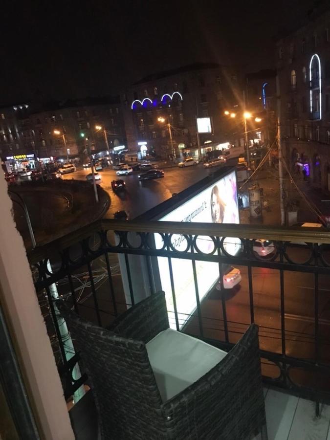 Квартира Около Станции Метро С Балконами Yerevan Exterior photo